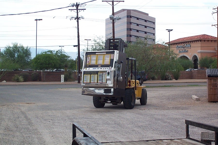 Transporting an oversized slot-machine prop